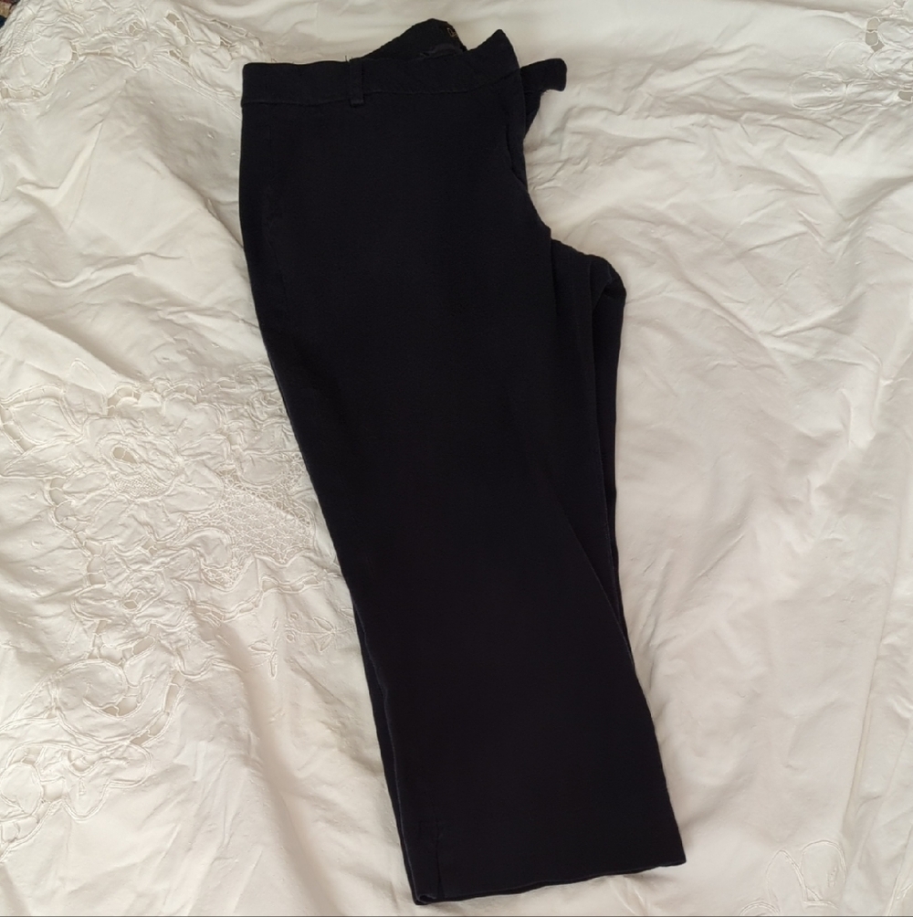 Dalia Women's Black Capris
